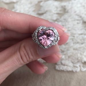 Silver pink heart ring.